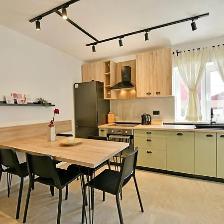 House Vento With Private Backyard Дом отдыха Пореч