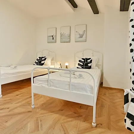 House Vento With Private Backyard Дом отдыха Пореч