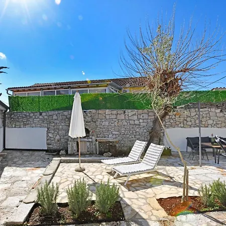 House Vento With Private Backyard Пореч