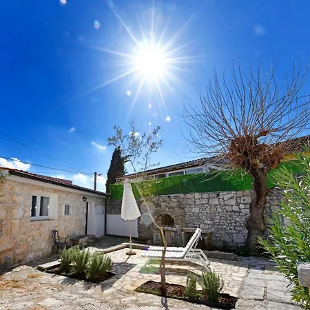 Дом отдыха House Vento With Private Backyard *