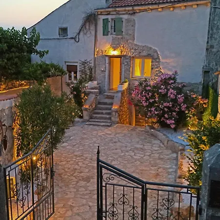 Дом отдыха House Vento With Private Backyard