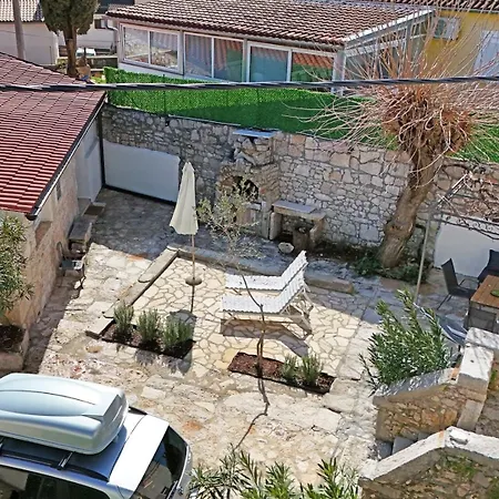 Hébergement de vacances House Vento With Private Backyard