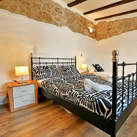 House Vento With Private Backyard Poreč