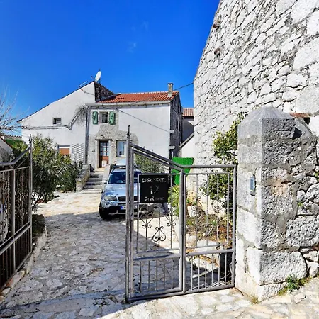 House Vento With Private Backyard