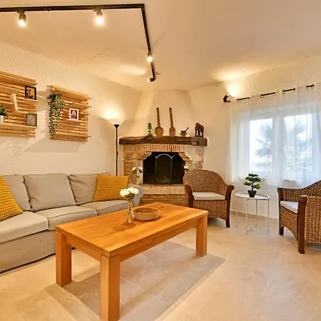 House Vento With Private Backyard