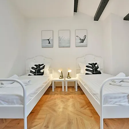 House Vento With Private Backyard * Poreč