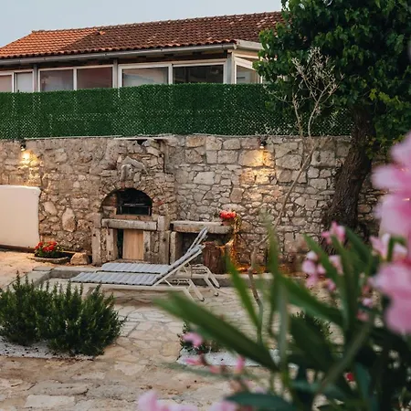 House Vento With Private Backyard